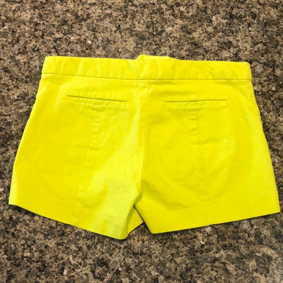 Gap Women’s Stretch Shorts - Neon Yellow - Size 2 - Picture 3 of 3